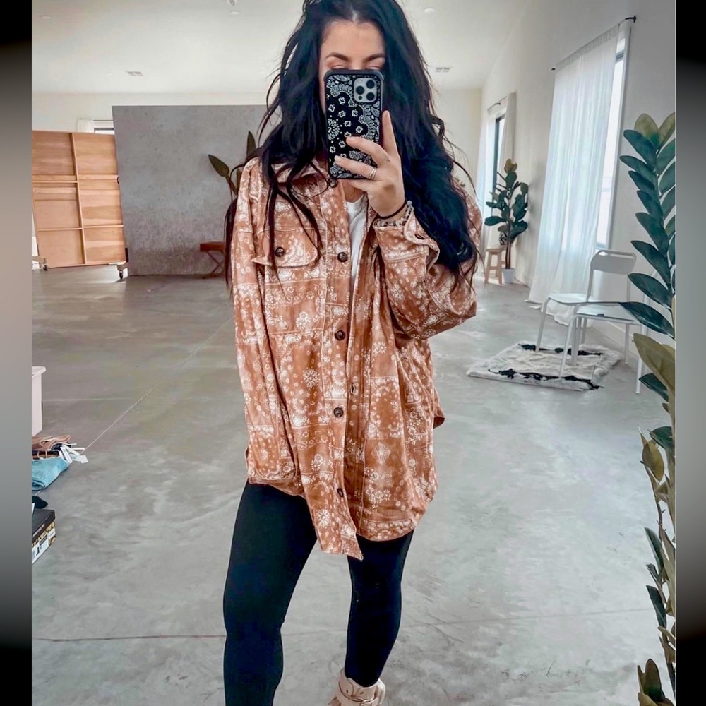 ❌❌SOLD❌❌Paisley shacket ASO chelsea deboer